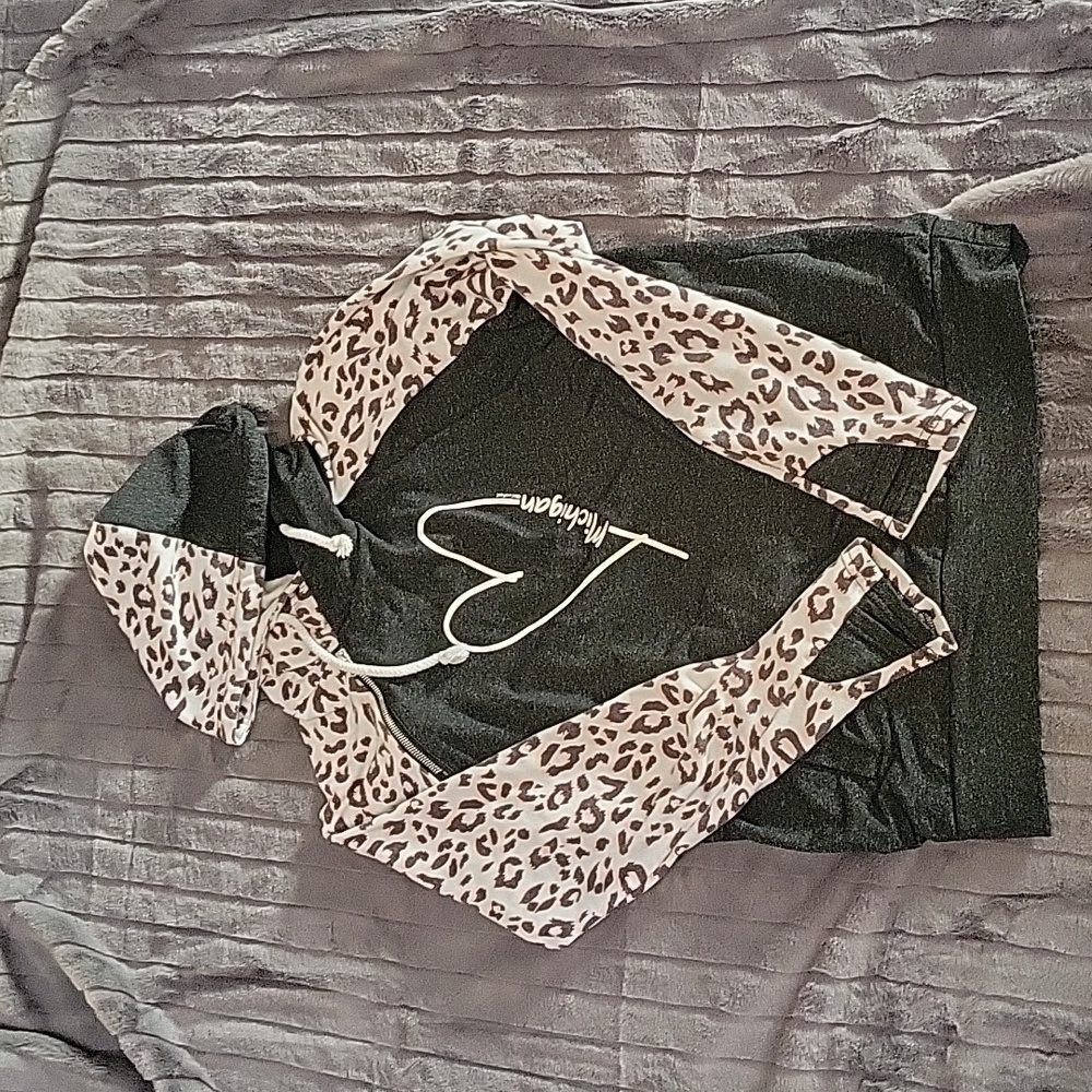 Livnfresh Hoodie with leopard sleeves